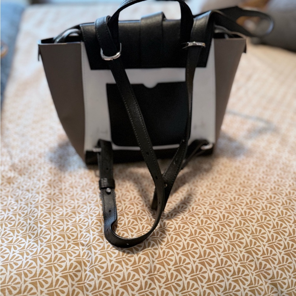 Stylish Black and White Women's Handbag - Picture 3 of 16